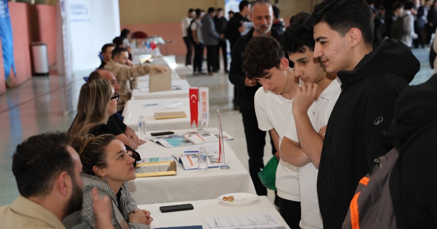 GENÇLER VE İŞ DÜNYASI AYNI PLATFORMDA