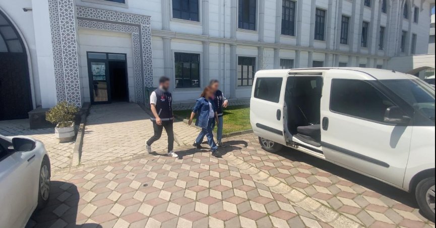 Evden ziynet eşyası ve nakit para çalan kadın yakalandı