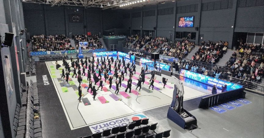  Çayırova'da kadınlar voleybol dostluk maçında buluştu