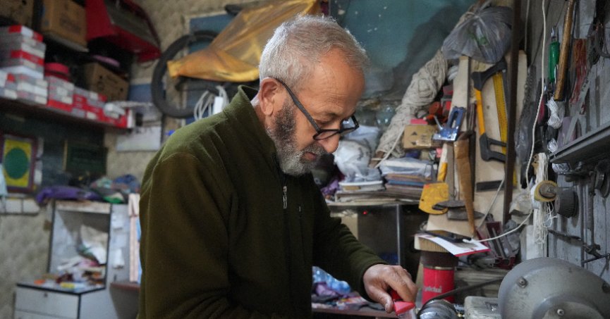 51 yıllık bıçak bileyicisi Kurban Bayramı mesaisine başladı