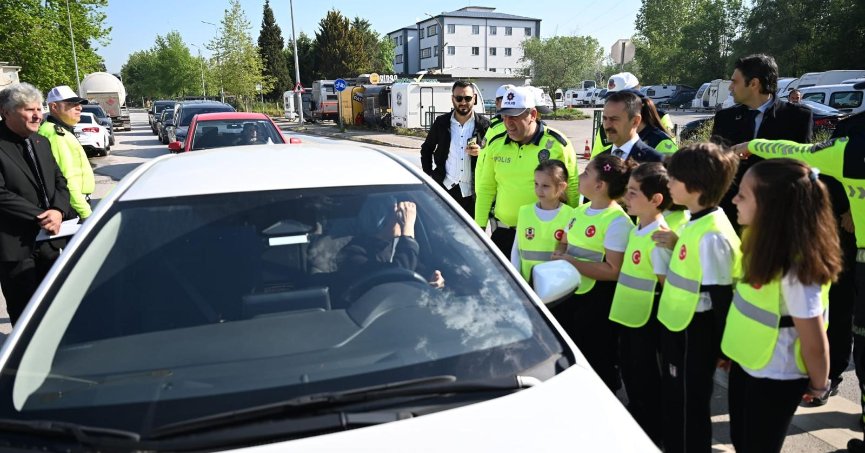 Hem öğrendi hem öğretti