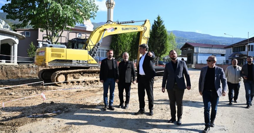 Kartepe’ye Yeni Mahalle Meydanları Kazandırılıyor