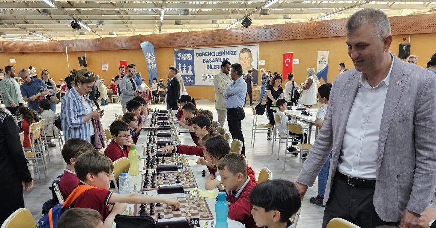 Gölcük'te 235 öğrencinin katıldığı satranç turnuvası başladı
