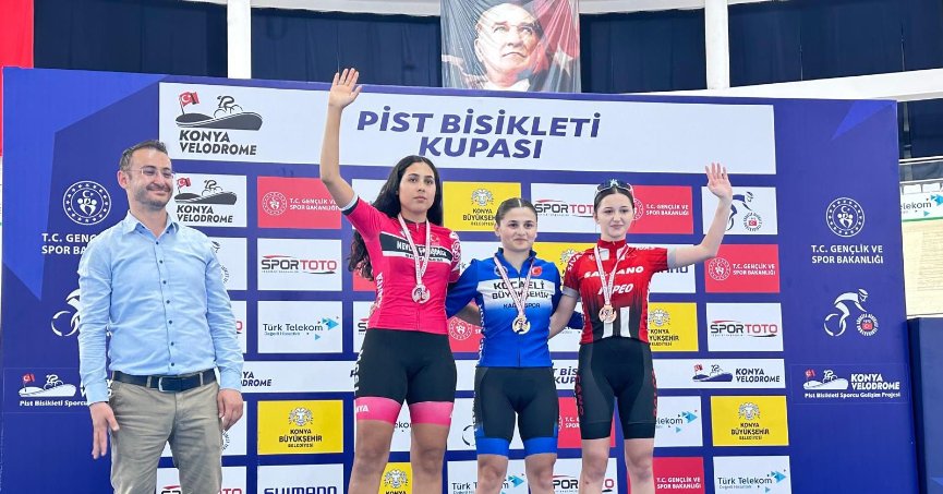 Kağıtspor ulus ve uluslararası arenada madalyaya doymuyor