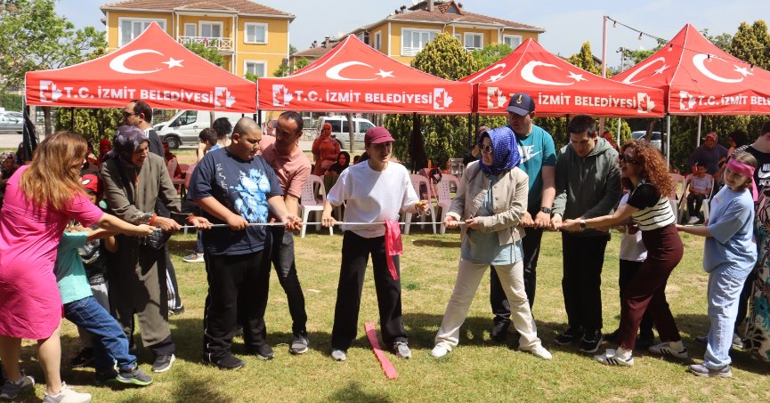 İzmit Belediyesi özel gereksinimli bireyler ve aileleriyle kahvaltıda buluştu 