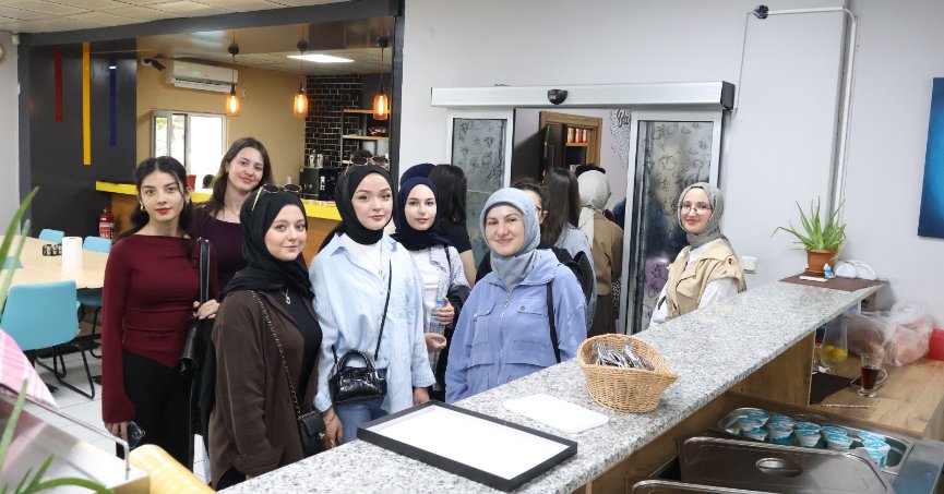 Üniversiteliler, Beyaz Kalpler’de ders işledi