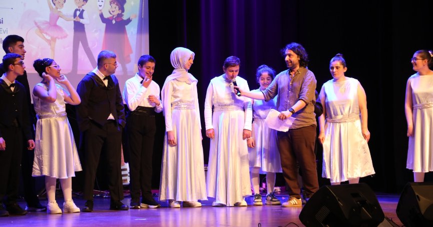 YADEV’li özel bireylerin sanat performansı büyük beğeni topladı