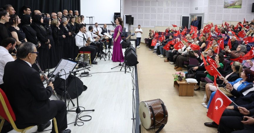 19 Mayıs Coşkusu Kartepe’de Türkü ve Nağmelerle Yaşandı