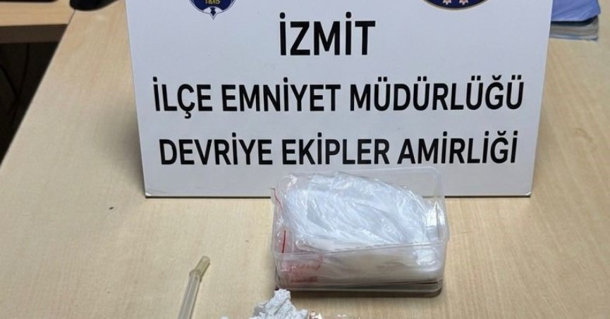 Sakarya'dan Kocaeli'ye gelen araçta uyuşturucu ele geçirildi: 3 gözaltı