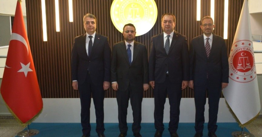 Adalet Bakanı Gürlek'ten Kocaeli Adliyesine ziyaret