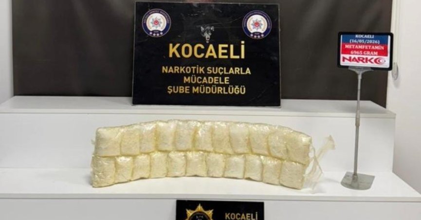 Kocaeli'de vücutlarına sarılı 7 kilo uyuşturucuyla yakalanan 2 kişi tutuklandı