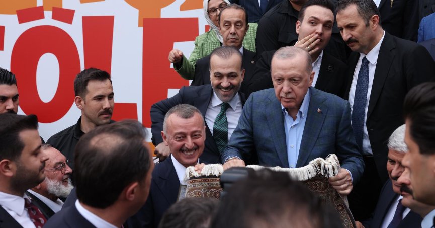 Forma imzalattı