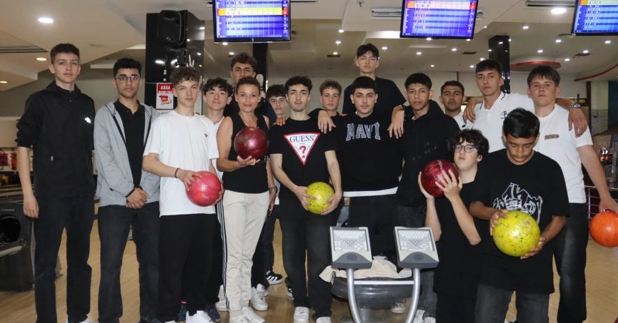 İzmit Belediyesinden 19 Mayıs’a özel bowling turnuvası