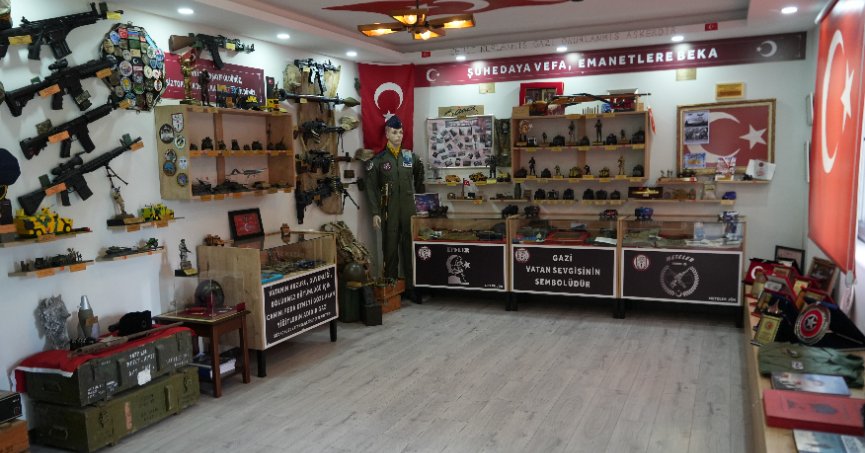  Terör gazisi, evinin bodrumunda kurduğu müzeyi Mehmetçik Vakfı'na bağışladı