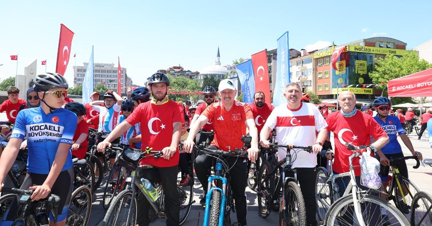 Büyükakın, 19 Mayıs coşkusunu  gençlerle birlikte yaşadı   