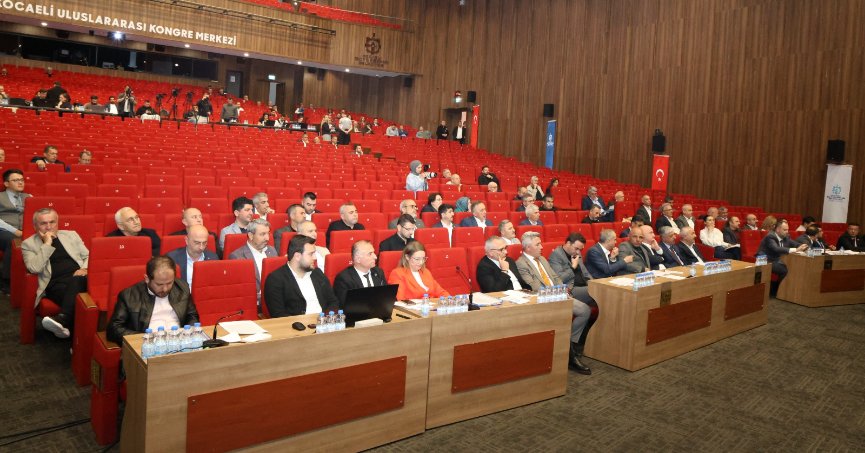 “İnşallah AK Parti belediyeciliği ile tanışırlar”
