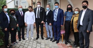 CHP Kocaeli, Avrupa Şampiyonu Gölcüklü milli güreşçi Ramazan Sarı’yı ziyaret etti