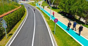 Darıca Sahil Parkı’nda yollar resim tablosu gibi oldu