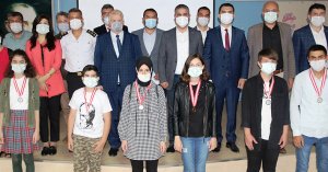 “Kandıra’da Okuma Mevsimi’’projesinde dereceye giren öğrencilere ödülleri verildi