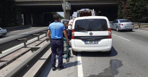 Rahatsızlanan sürücüye ilk müdahaleyi Büyükşehir Zabıta yaptı