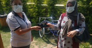 Parklarda unutulan eşyalar sahiplerine teslim ediliyor