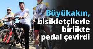 Büyükakın, bisikletçilerle birlikte pedal çevirdi