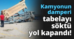 Kamyonun damperi tabelayı söktü yol kapandı!