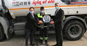 Başkan Sezer kahraman Müslüm Kaya’yı tebrik etti