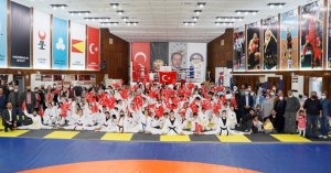 Körfez’de şölen havasında kuşak töreni