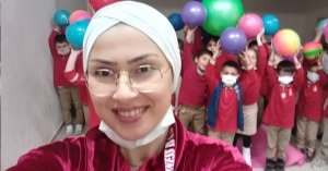 Sıradanlıktan çıkarttığı dersleri, eğlendirerek öğretiyor
