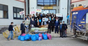 Öğrencilerden 300 kilo plastik atık