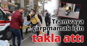 Tramvaya çarpmamak için takla attı