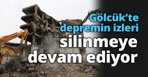 Gölcük’te depremin izleri silinmeye devam ediyor