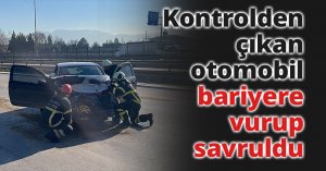 Kontrolden çıkan otomobil bariyere vurup savruldu
