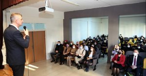 BAŞKAN SEZER, ÖĞRENCİLERLE KEYİFLİ BİR SOHBETTE BULUŞTU