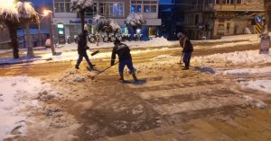 Kandıra’da kar mesaisi 7/24 esasına göre devam ediyor