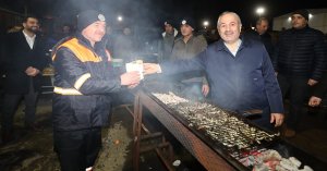 Başkan Büyükgöz’den mesai arkadaşlarına balık ekmek