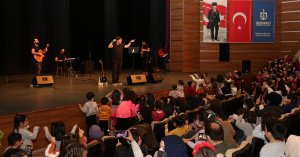 Onur Erol Kocaelili çocukları coşturdu