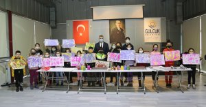 GÖLCÜKLÜ ÖĞRENCİLER EBRU SANATIYLA HÜNERLERİNİ SERGİLEDİ