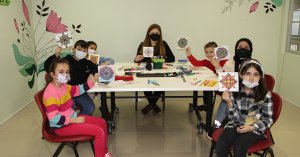 Gebzeli çocuklar mandala sanatı ile yeteneklerini keşfediyor