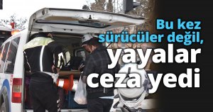 Kırmızı ışıkta geçen yayalara polisten güldüren uyarı: “Geri çekil”