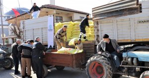 Büyükşehir’in gübre desteği çiftçilerin yüzünü güldürüyor