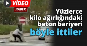 Yüzlerce kilo ağırlığındaki beton bariyeri böyle ittiler