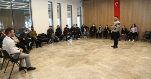 Motivasyon için drama eğitimi aldılar