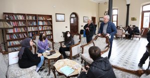 Öğrenciler Kafede Değil, Millet Kıraathanesi’nde Buluşuyor