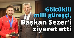 Gölcüklü milli güreşçi, Başkan Sezer'i ziyaret etti