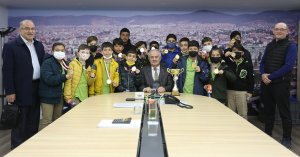 Başkan Aygün, başarılı öğrencileri tebrik etti