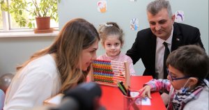  İşitme engelli çocuklar bu eğitimle kendini ifade edebilecek