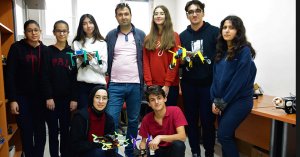 Merdiven çıkan robot yaptılar, olimpiyatlarda birinci oldular