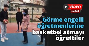 Görme engelli öğretmenlerine basketbol atmayı öğrettiler
